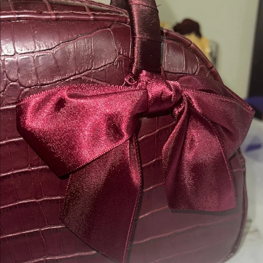 Victoria’s Secret Vintage Elegant Maroon Crocodile Pattern Cosmetic Bag w/ Bow